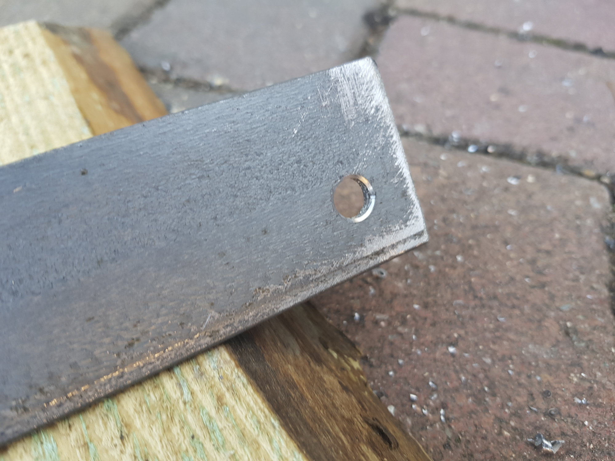 Bohrlöcher entgraten nachher